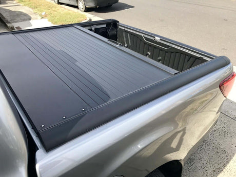 Toyota Hilux SR5 equipped with UniUte Gen1 Manual hilux roller cover for models 2015-2025, showcasing its stylish and protective design.