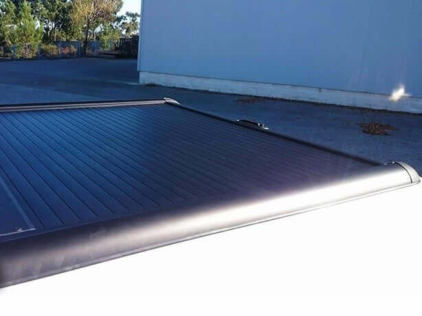 Hilux roller cover Toyota SR5 2015-2025 Gen1 manual shutter for superior protection and style.