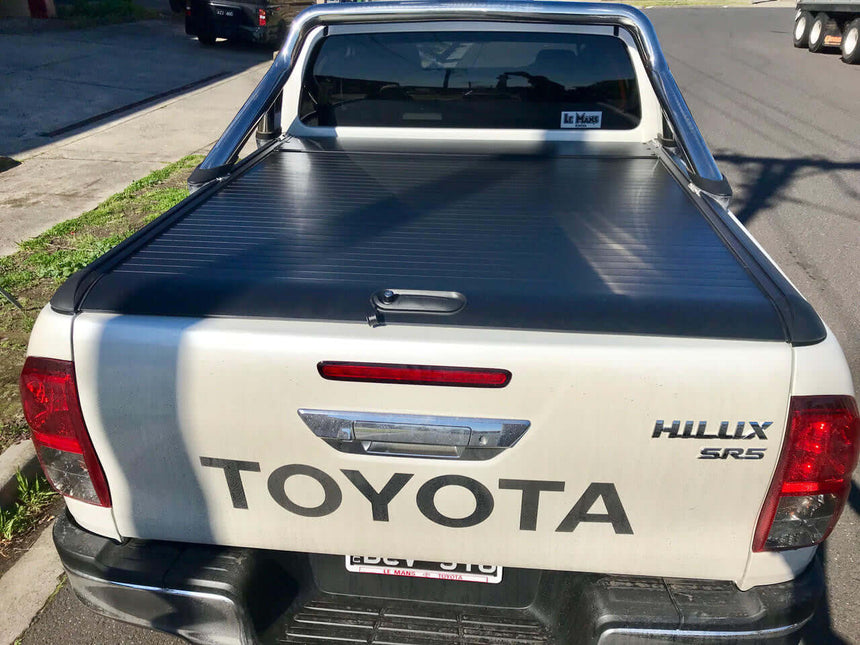 Toyota Hilux SR5 with UniUte Gen1 Manual hilux roller cover, providing protection and style for models 2015-2024.