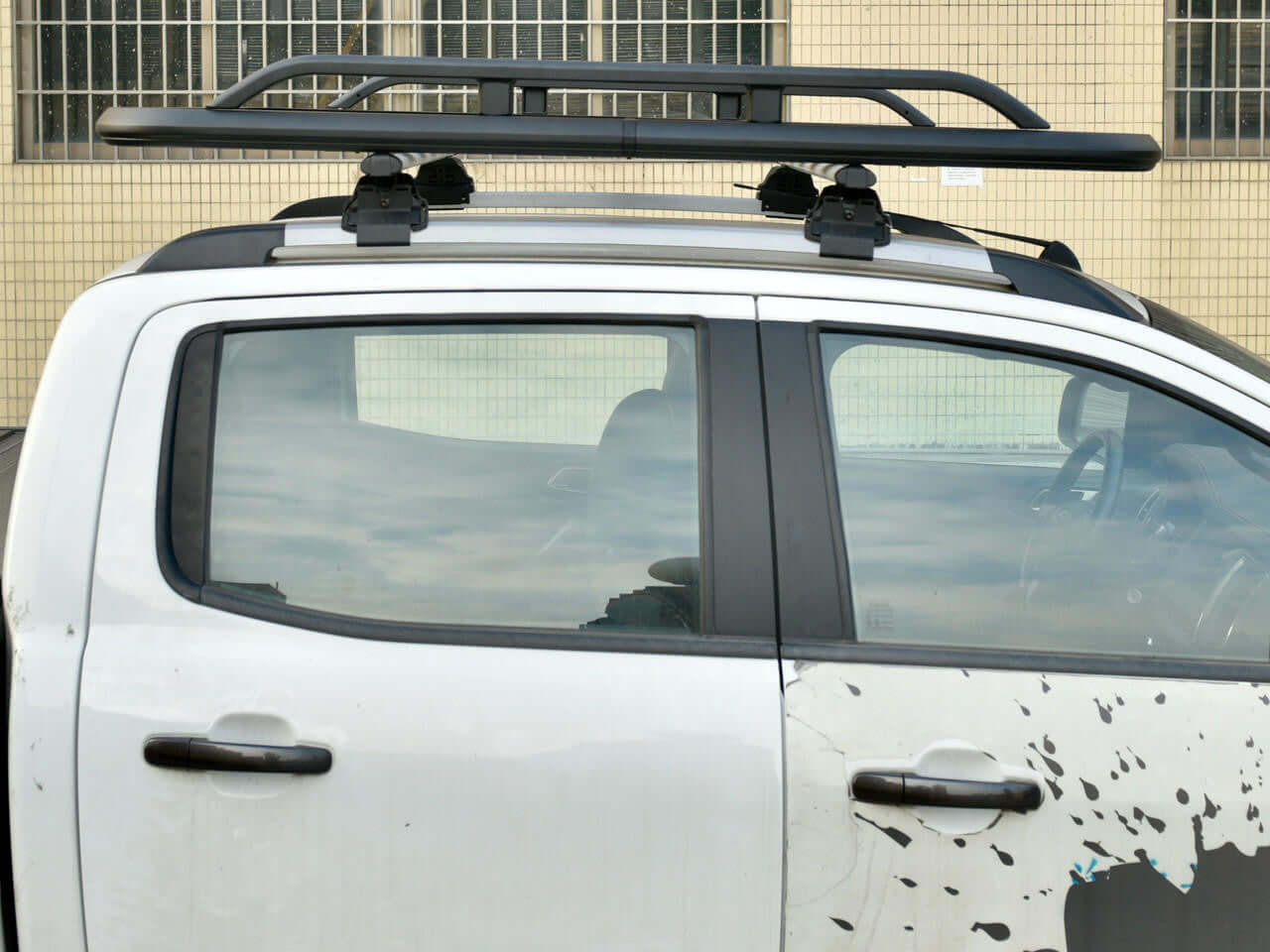Universal Aluminium Flat Black Roof Rack with Rails 1.55m