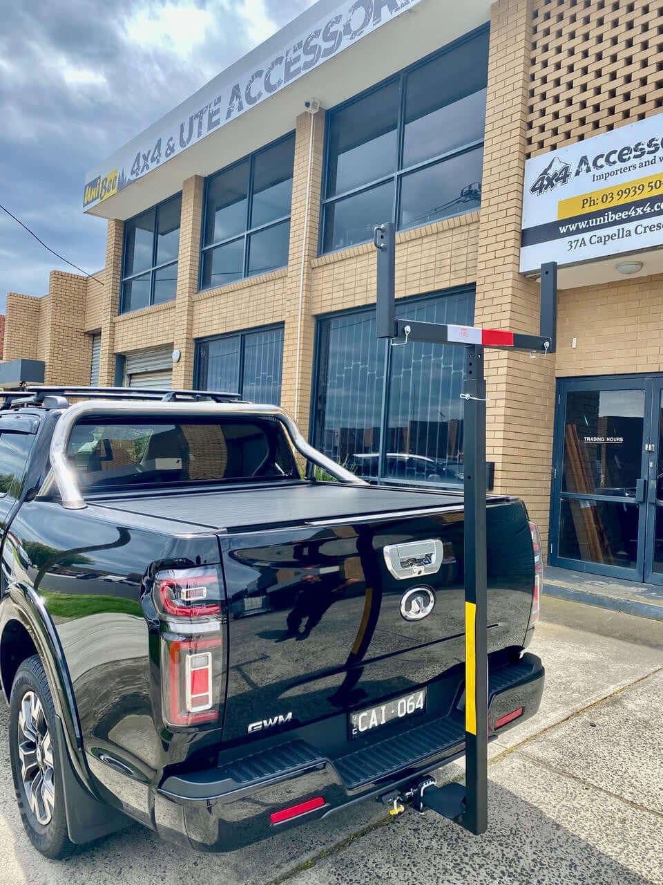 Universal Tow Bar Ladder / Canoe / Kayak Rack T-Rack