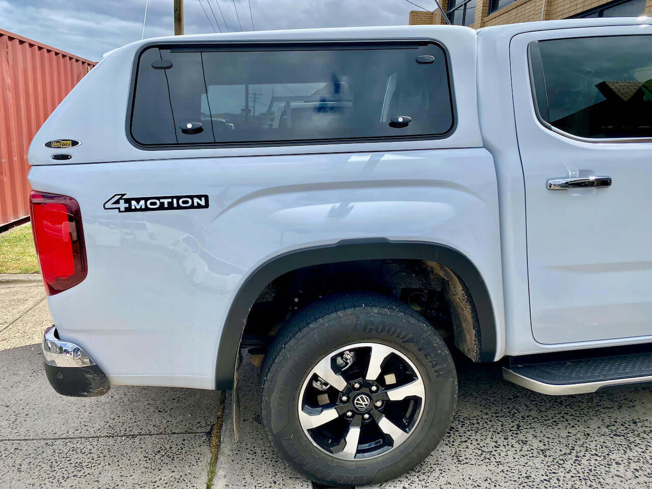 Volkswagen Amarok canopy, side view of 2023 model showcasing 4Motion badge.