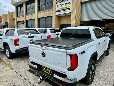 Volkswagen Amarok with UniUte amarok roller shutter at an accessory shop
