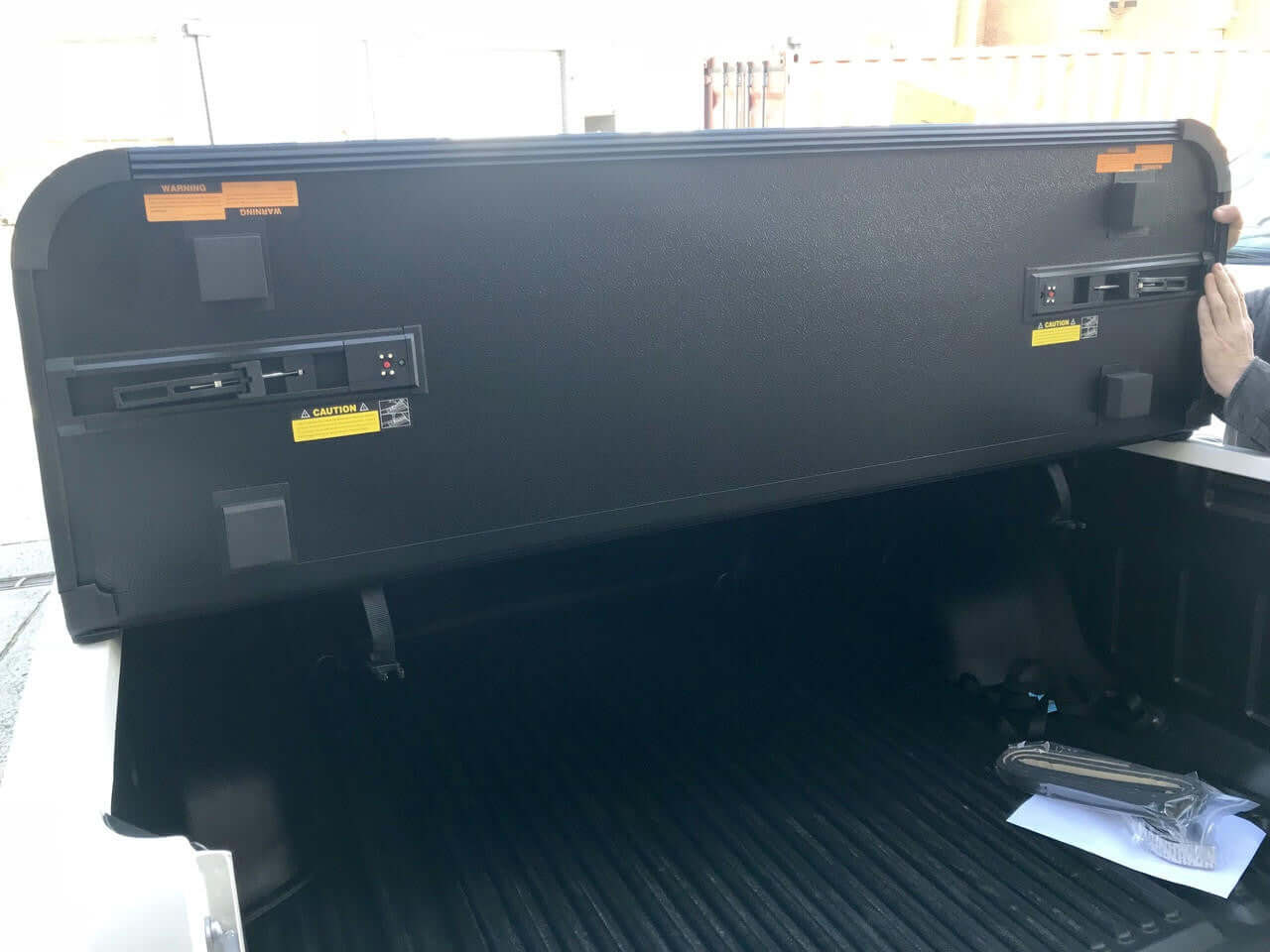 VOLKSWAGEN AMAROK Tri-Fold Hard Lid Tonneau Cover for New Volkswagen Amarok 2023+