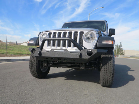 Front view of SUV with a nudge bar, illustrating Nudge Bar vs Bullbar comparison for vehicles.