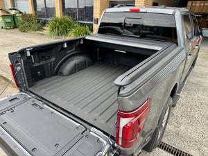 UniUte electric roller shutter for Ford F-150 2015–2026 — fitted on the 5'5" bed