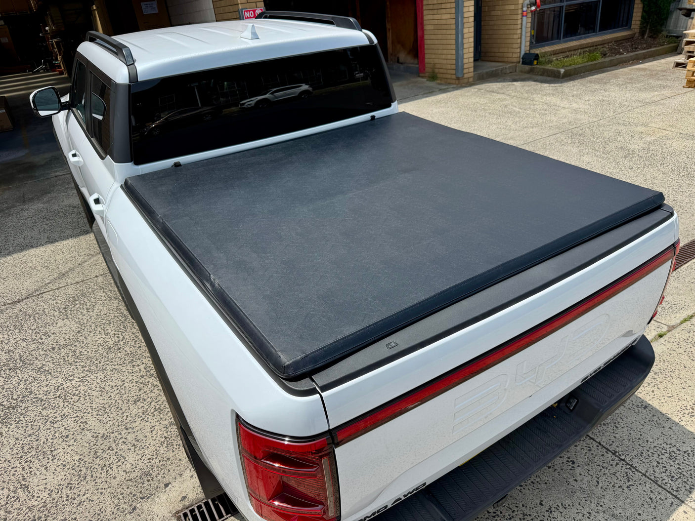 BYD Shark 6 Tonneau Cover Soft Tri-Fold for 2025+
