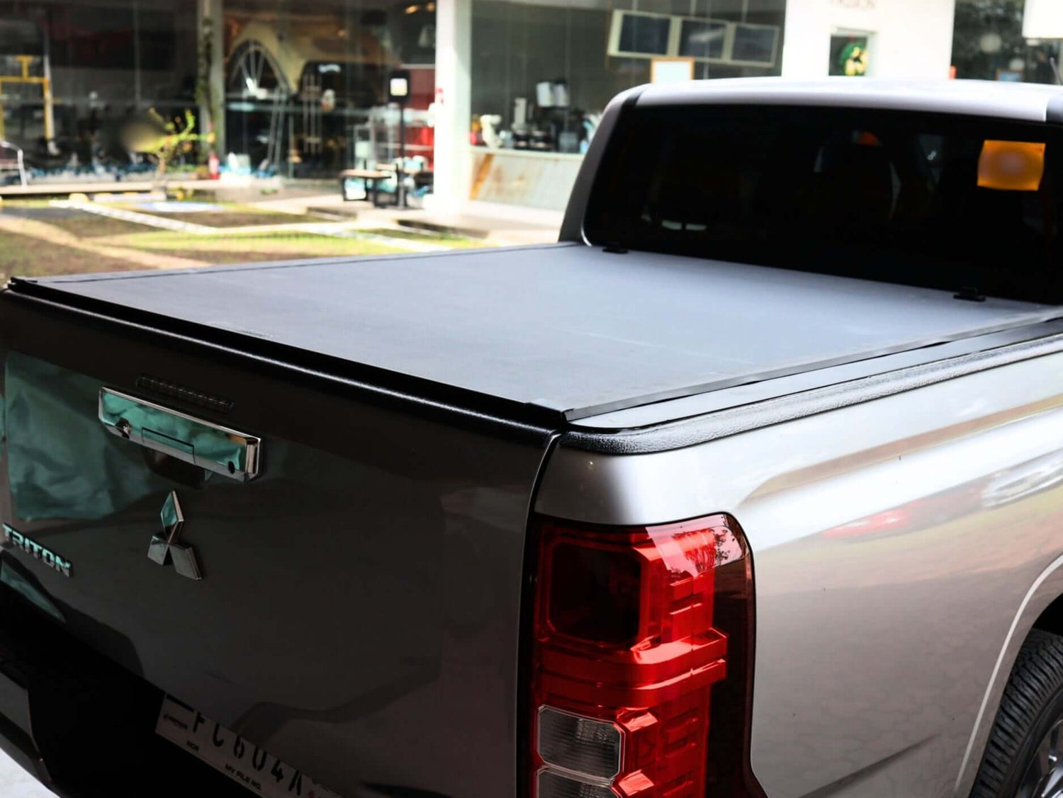 HR REVOLVER Hard Rolling Cover for Mitsubishi Triton MV 2024+ - UniUte