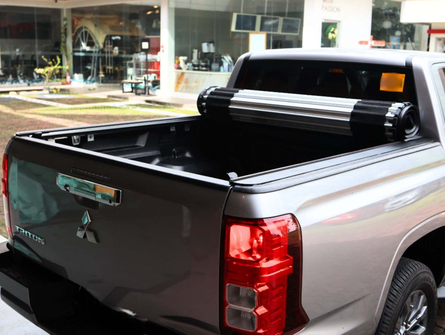 HR REVOLVER Hard Rolling Cover for Mitsubishi Triton MV 2024+ - UniUte