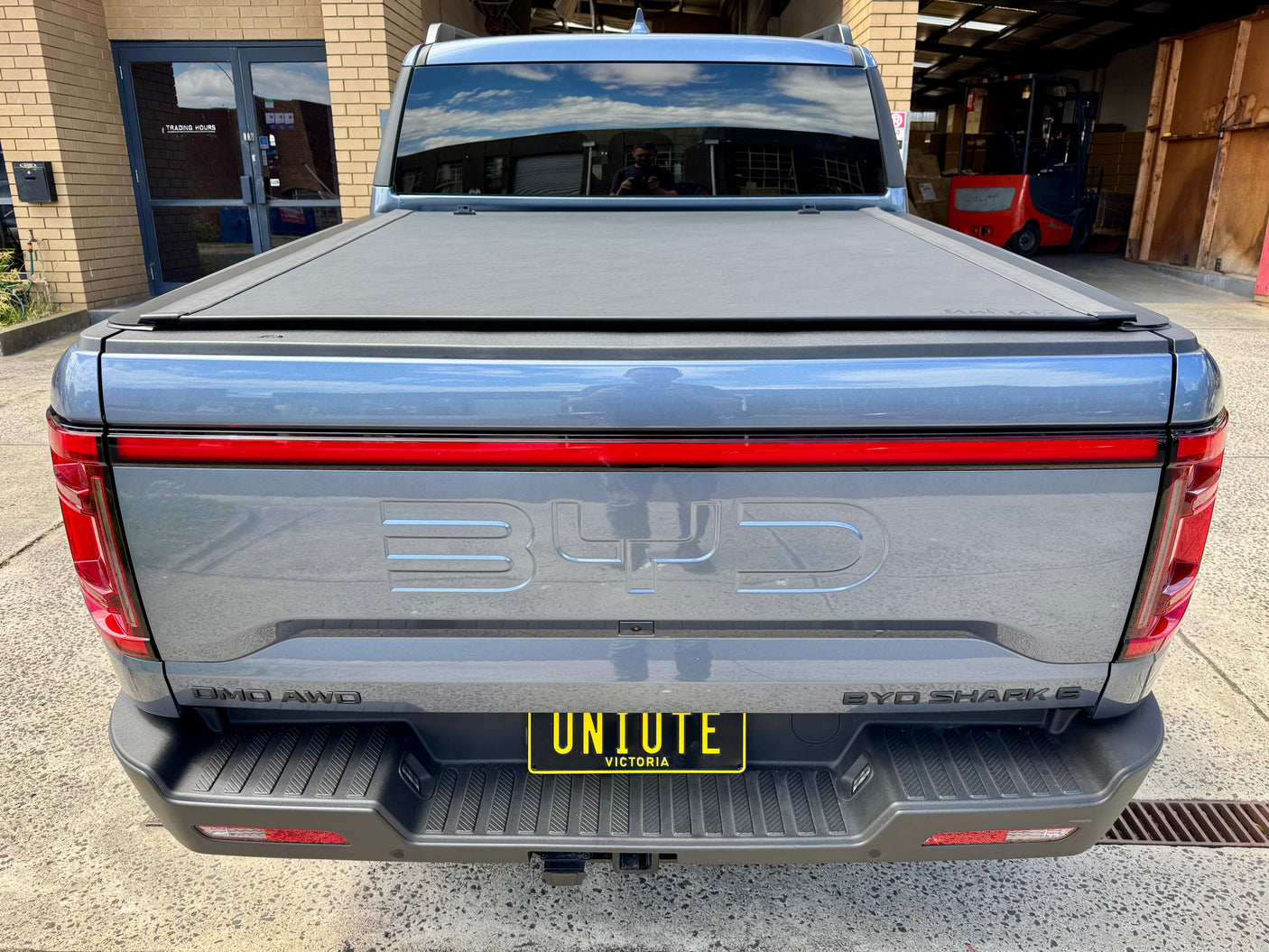 REVOLVER Hard Rolling Tonneau for BYD Shark 6 2025+ | UniUte - UniUte