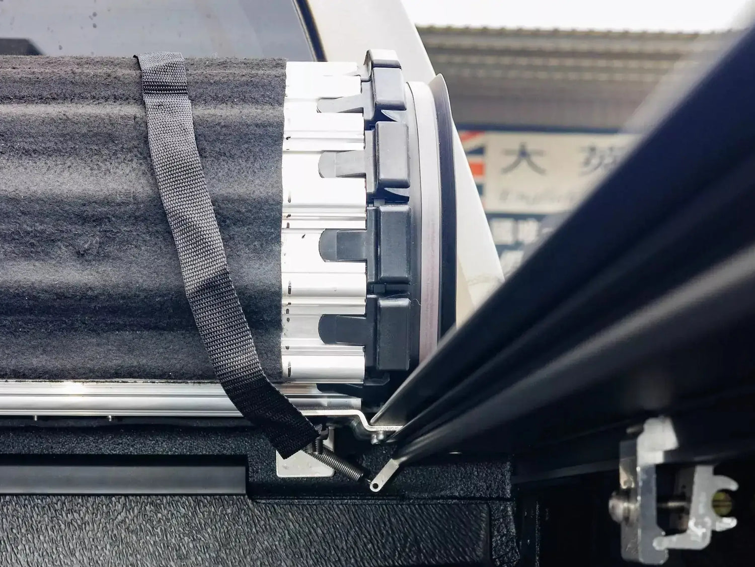 HR REVOLVER Hard Rolling Cover for Toyota Hilux SR5 2015-2025 - UniUte