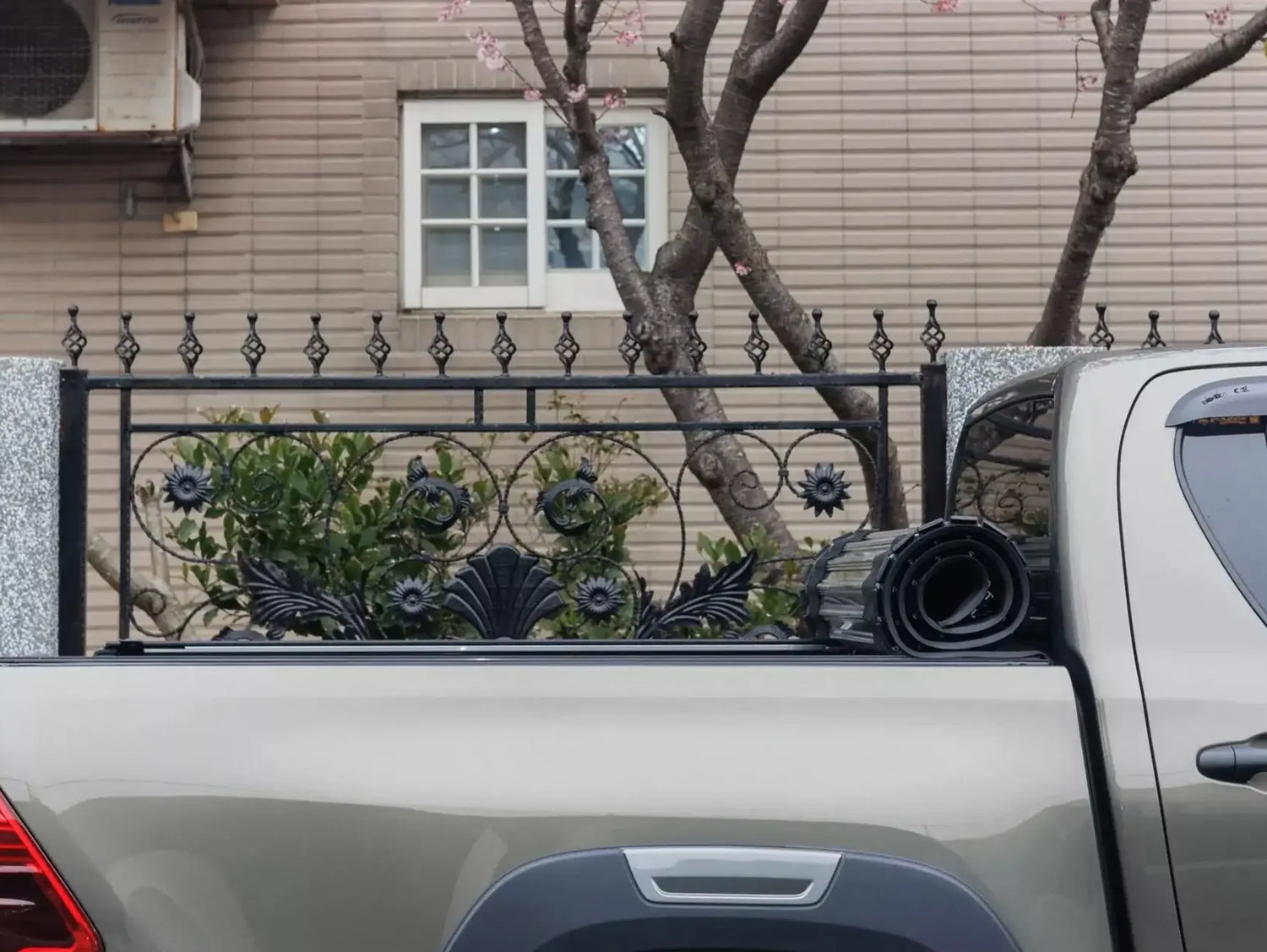 HR REVOLVER Hard Rolling Cover for Toyota Hilux SR5 2015-2025 - UniUte