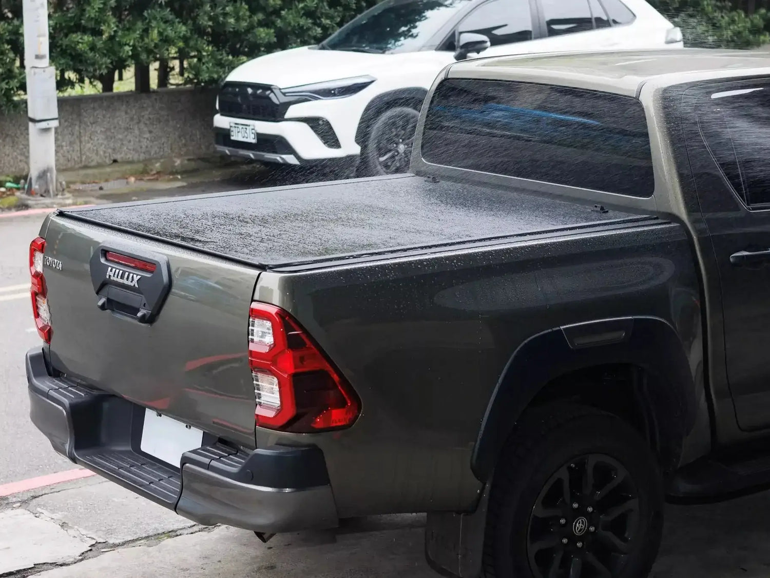 HR REVOLVER Hard Rolling Cover for Toyota Hilux SR5 2015-2025 - UniUte