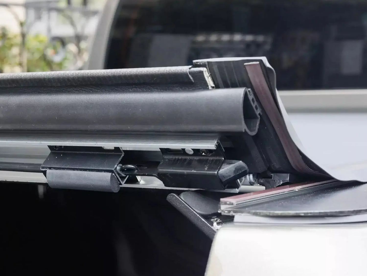 HR REVOLVER Hard Rolling Cover for Toyota Hilux SR5 2015-2025 - UniUte