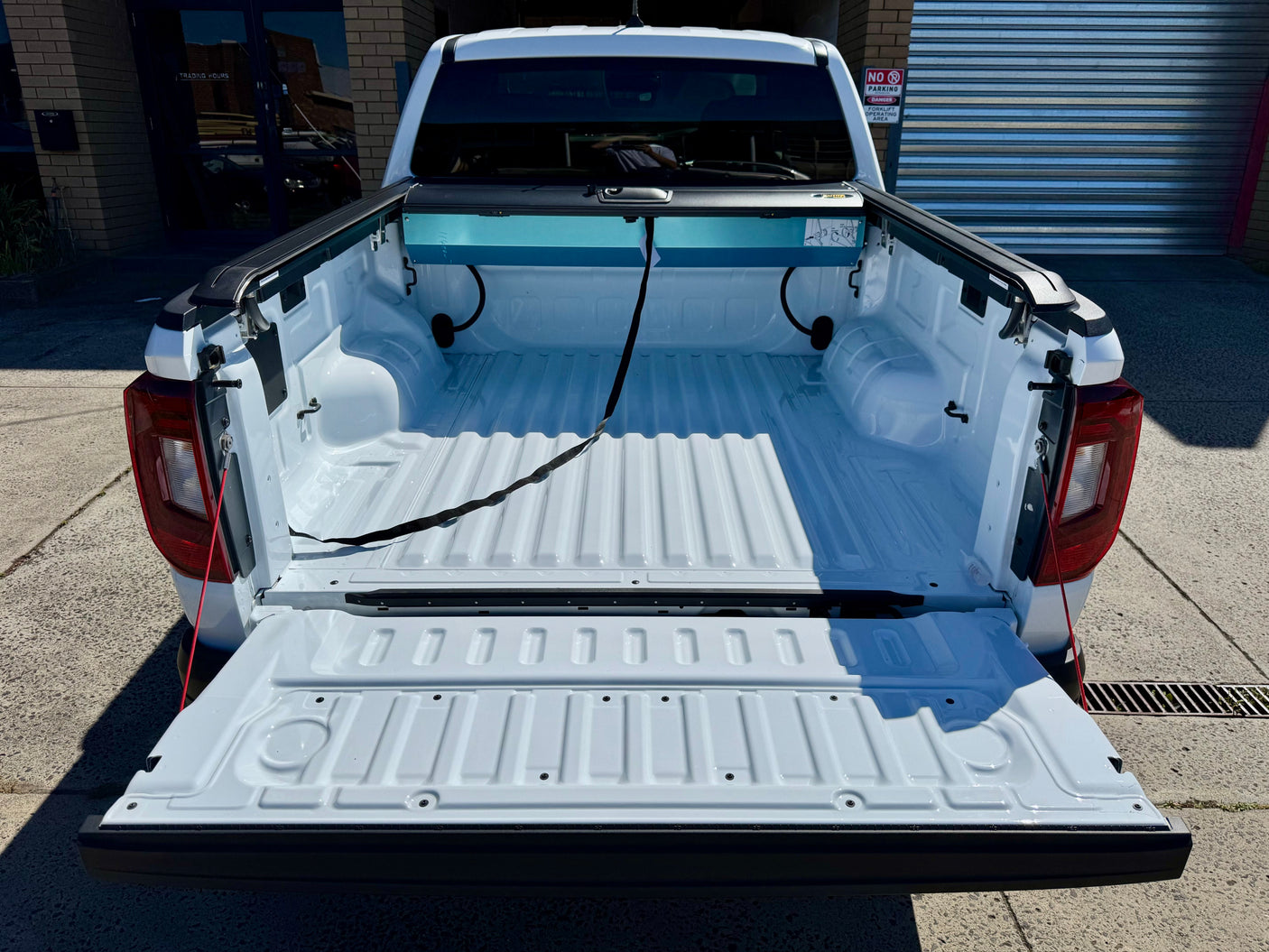 Amarok Roller Shutter Volkswagen 2023+ Gen2 Manual Roller Cover - UniUte