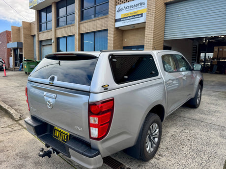 Mazda BT-50 2020–2026 canopy — front three-quarter view showing roofline and finish