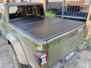 Tri-Fold Hard Lid Tonneau Cover for Jeep Gladiator 2020+ - UniUte