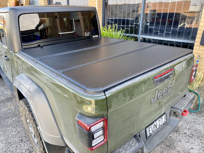 Tri-Fold Hard Lid Tonneau Cover for Jeep Gladiator 2020-2025 - UniUte