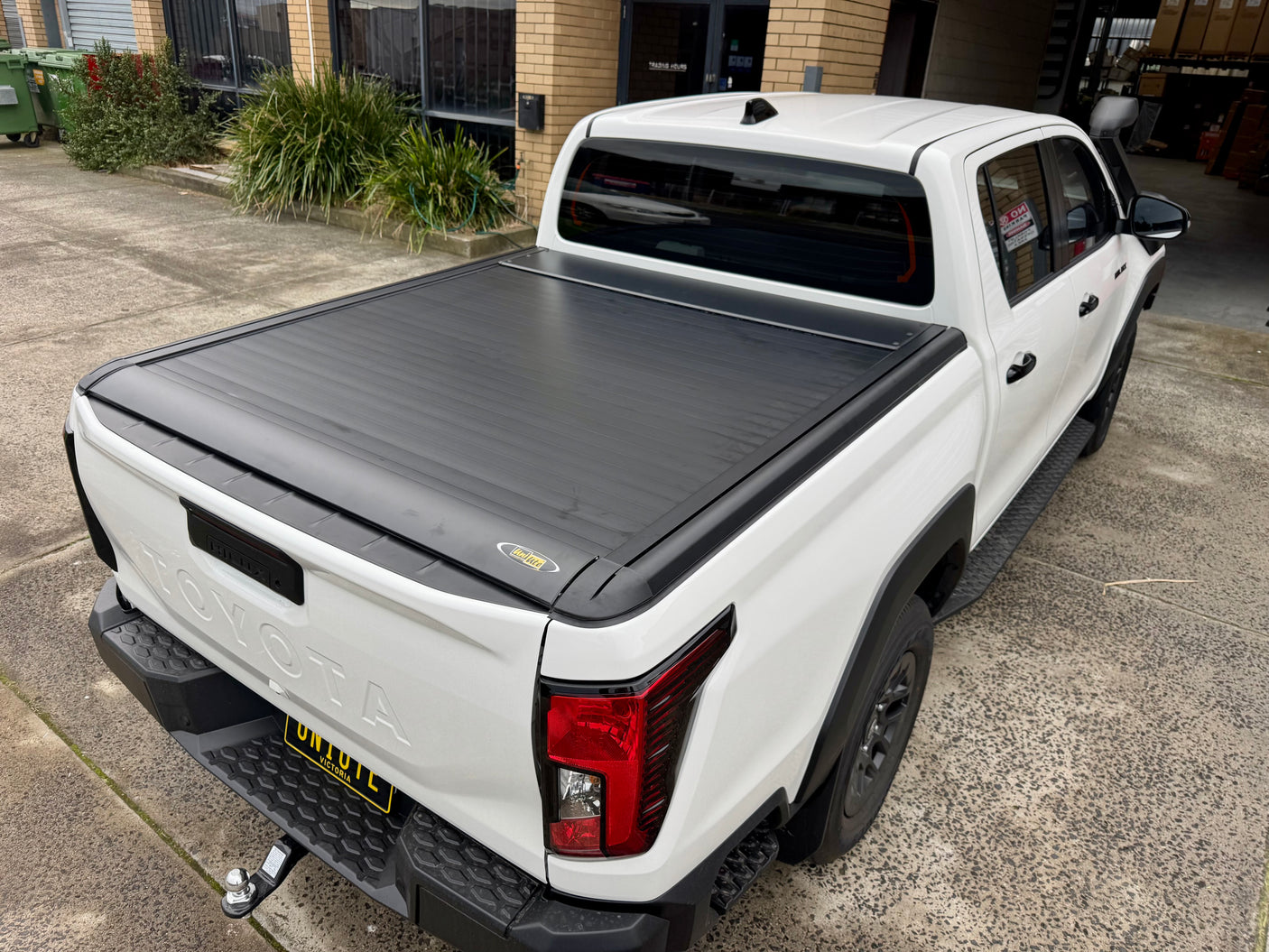 Electric roller shutter for Toyota Hilux N80 N90 2015–2026 — installed closed over the tub | UniUte