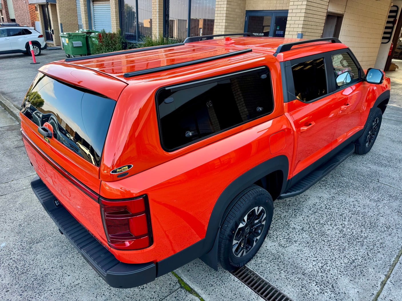 Fibreglass canopy for BYD Shark 6 2025+ — paint-matched FORCE PRO fitted on ute | UniUte