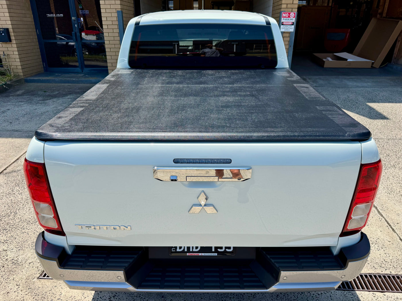 Nissan Navara D27 2026+ soft tri-fold cover — rear view showing cargo access
