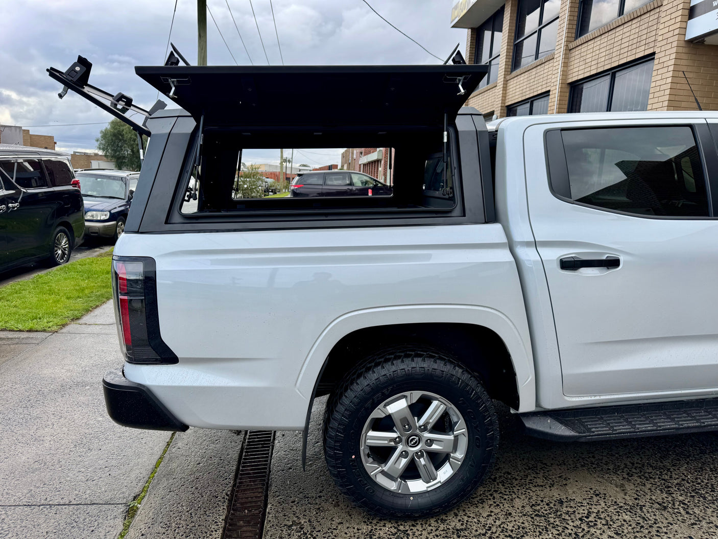 Stainless Steel Canopy for Nissan Navara D27 2026+ | UniUte