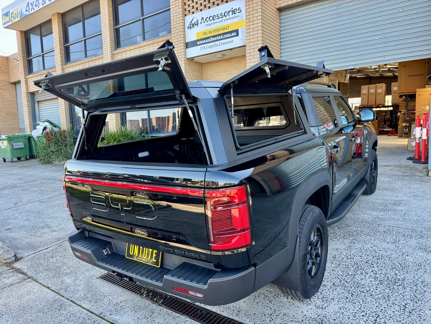 BYD Shark 6 steel canopy — 1.5mm steel construction detail close-up