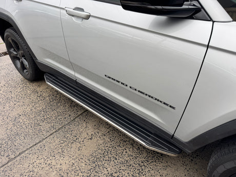 Jeep Grand Cherokee WL L running boards — side profile showing full-length step coverage