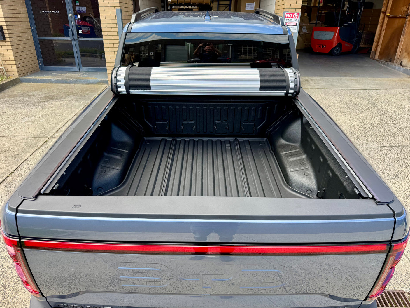 REVOLVER Hard Rolling Tonneau for BYD Shark 6 2025+ | UniUte - UniUte