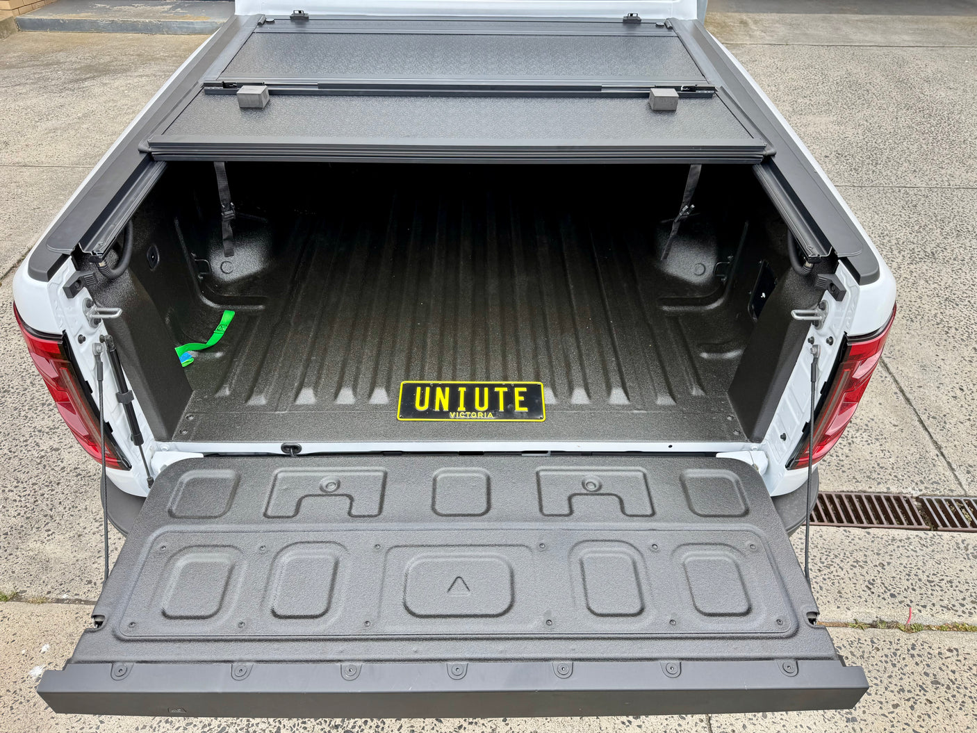 BYD Shark 6 tub cover showcasing quad-fold hard lid for 2025+ models, open to reveal spacious truck bed.