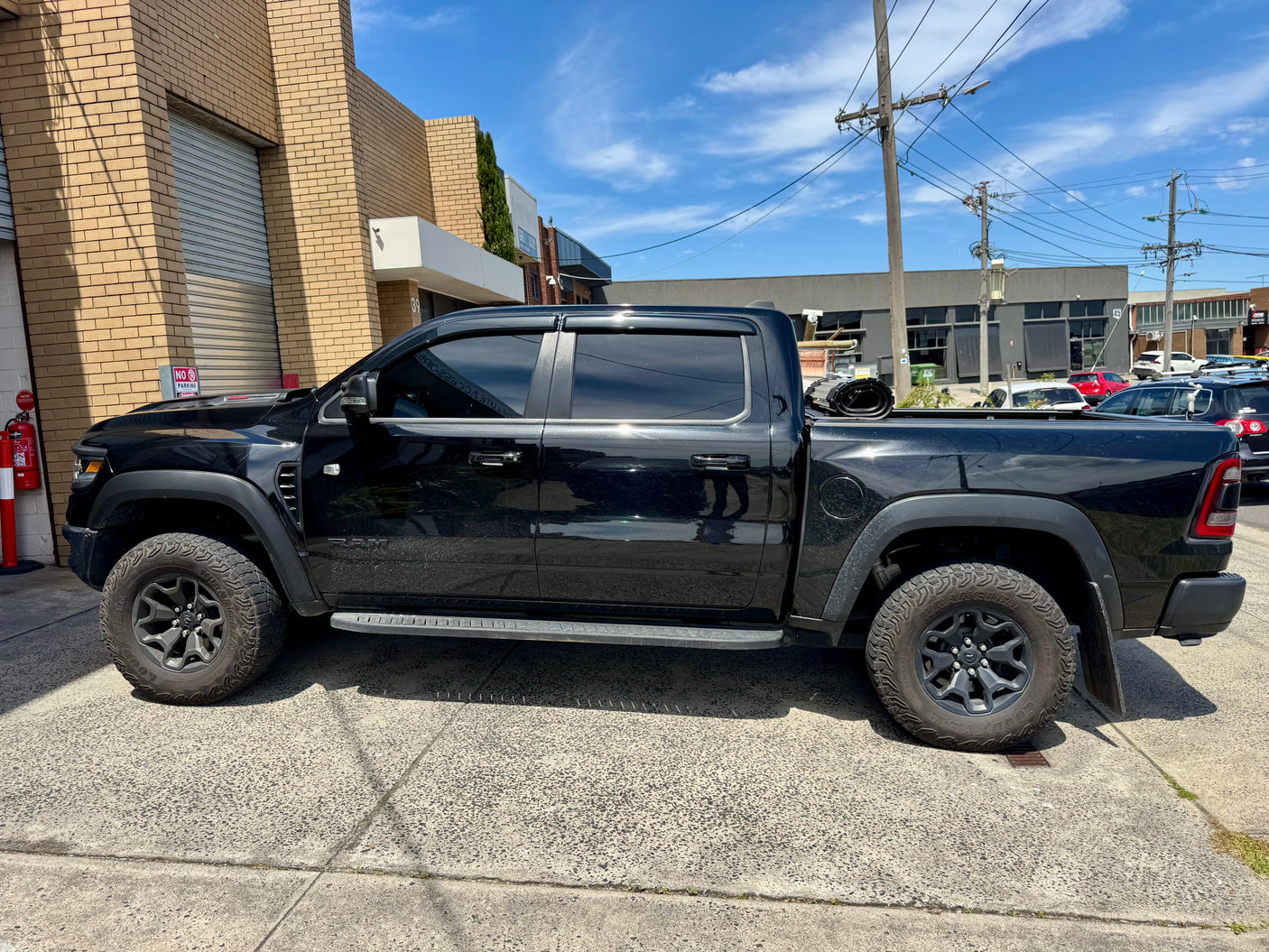 HR REVOLVER Hard Rolling Cover for RAM 1500 DT 2020-2025 5,7' BED - UniUte - UniUte