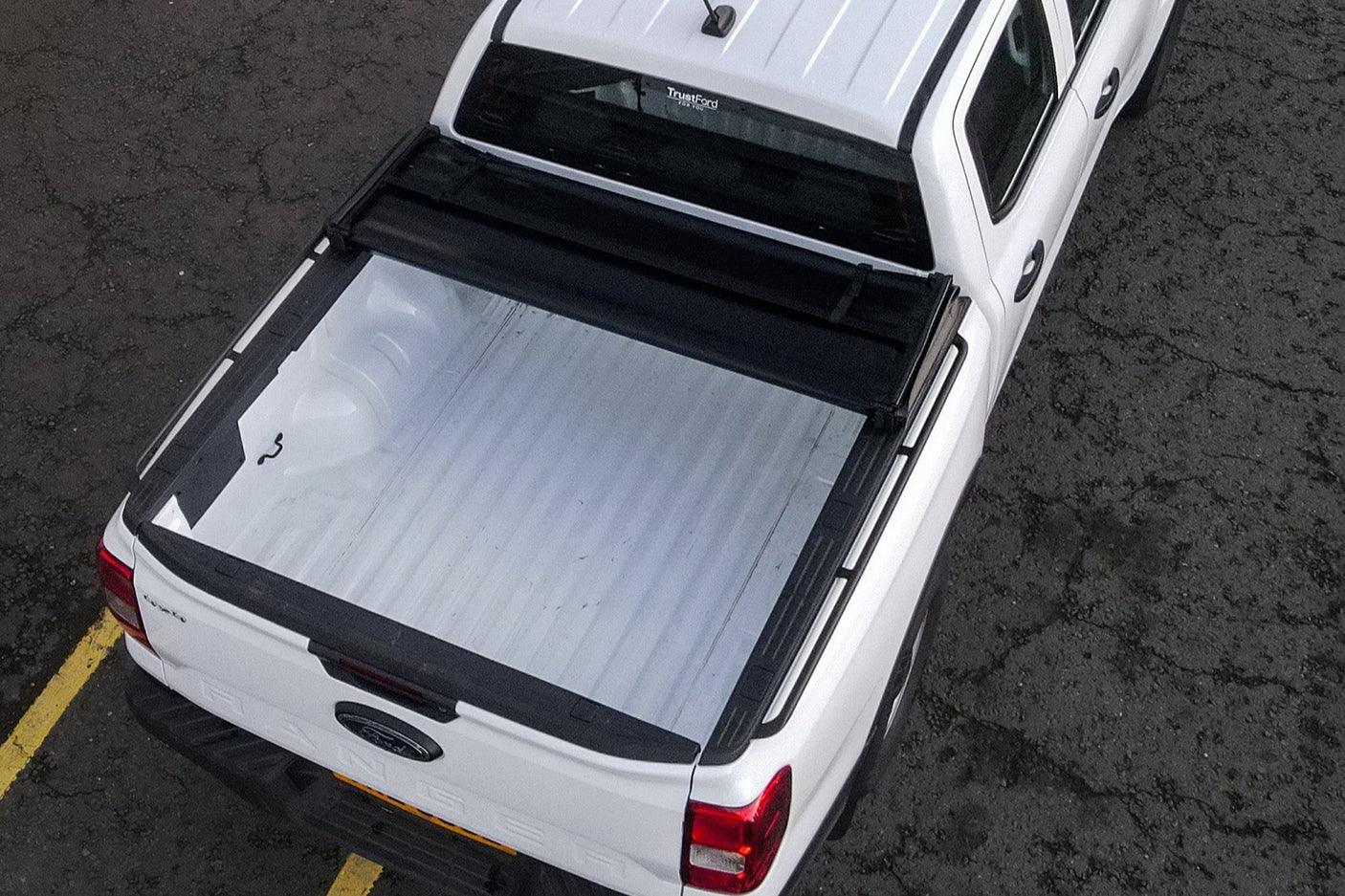 Tri-Fold Soft Tonneau Cover for Ford Ranger RA NEXTGEN 2022+ I UniUte