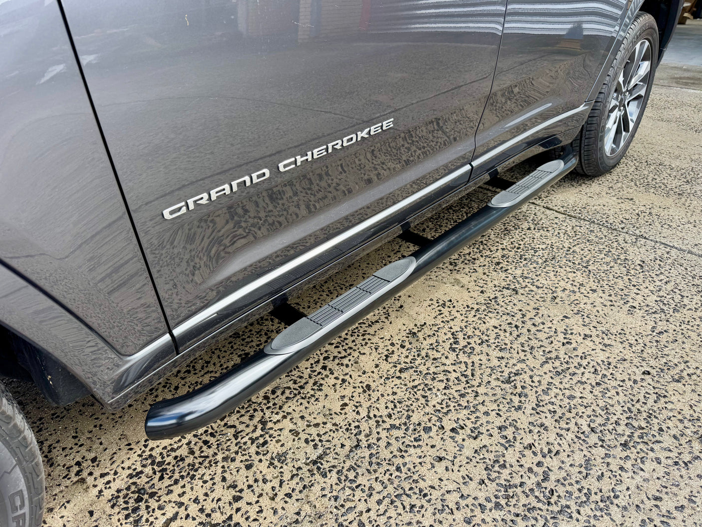 Black Side Bars / Side Steps For New Jeep Grand Cherokee WL L 2022-2025 - UniUte