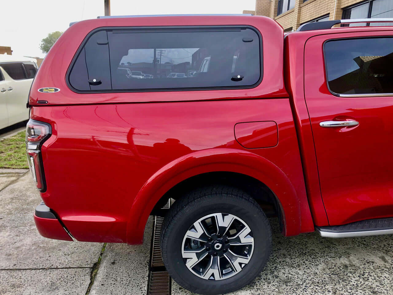 Red GWM Cannon canopy for 2020-2025, enhancing style and protection. Focus keyword: gwm cannon canopy.