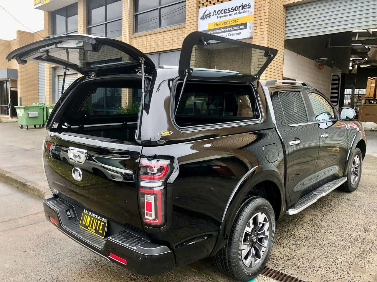 GWM Cannon Canopy 2020-2025, showcasing premium style and protection in a black finish.