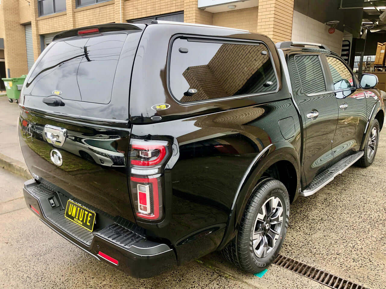 Black GWM Cannon canopy 2020-2025, showcasing premium design and functionality.