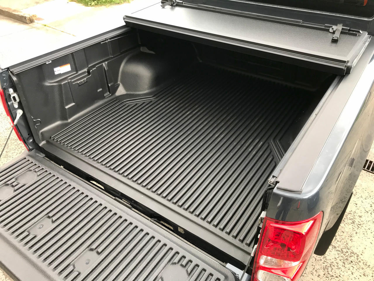 ISUZU D-MAX Quad-Fold Hard Lid Tonneau Cover for Isuzu D-Max 2012-2020 