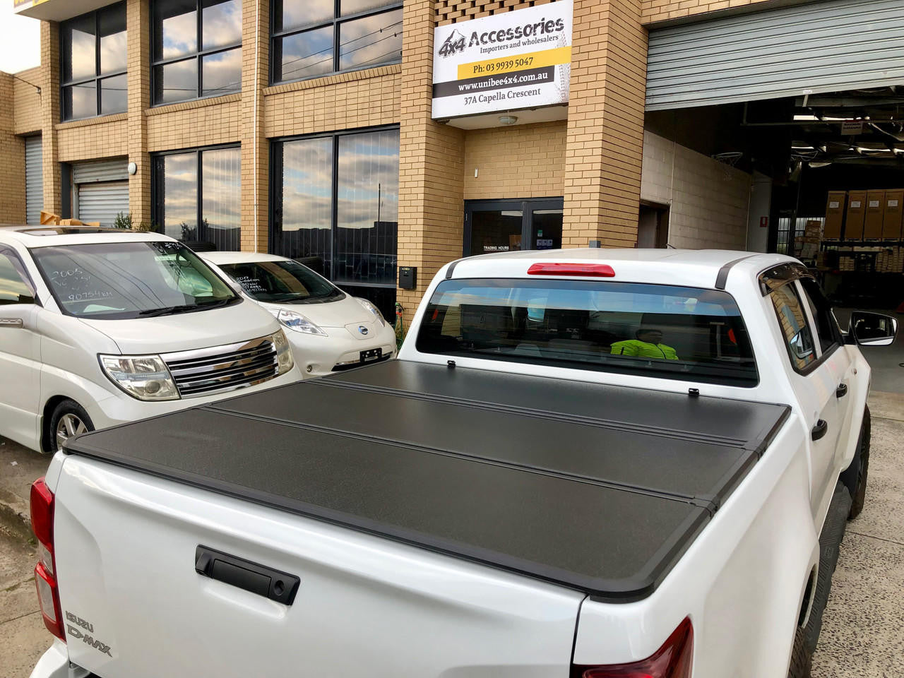 ISUZU D-MAX Tri-Fold Hard Lid Tonneau Cover for NEW Isuzu D-Max 2020+ 