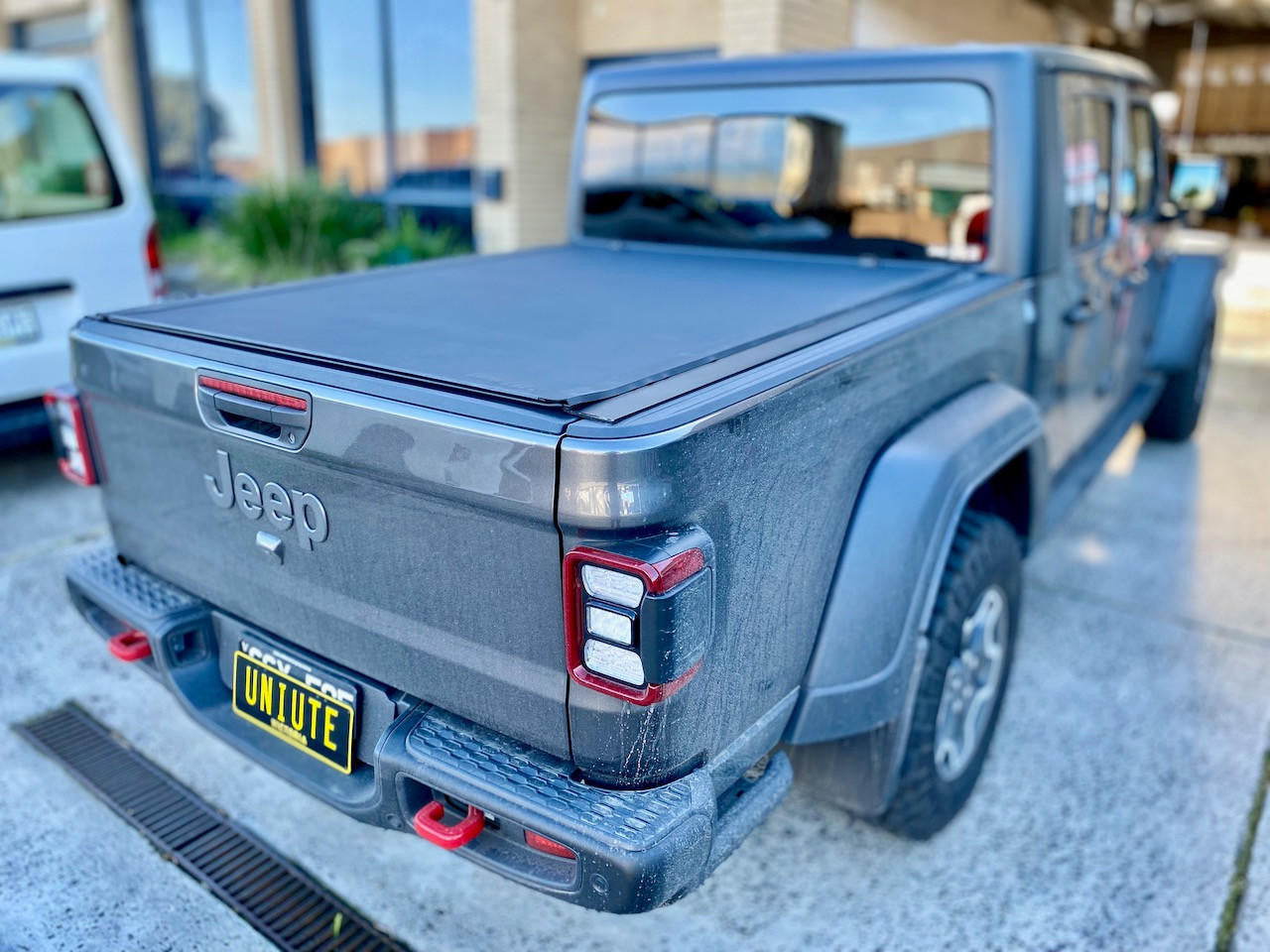 JEEP GLADIATOR HR REVOLVER Hard Rolling Cover for Jeep Gladiator 2020-2024