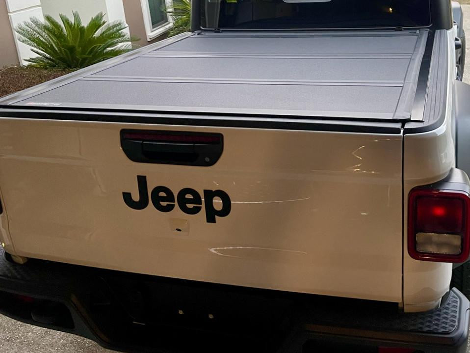 JEEP GLADIATOR Quad-Fold Hard Lid Tonneau Cover for Jeep Gladiator 2020-2025 - UniUte 