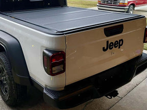 Quad-fold hard lid for Jeep Gladiator 2020-2026 — installed closed | UniUte