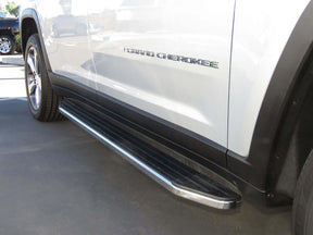 Side steps for Jeep Grand Cherokee WL L 2022-2025 — installed driver side view | UniUte