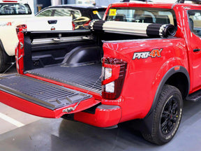 HR REVOLVER hard rolling cover for Nissan Navara NP300 2021-2025 — closed | UniUte