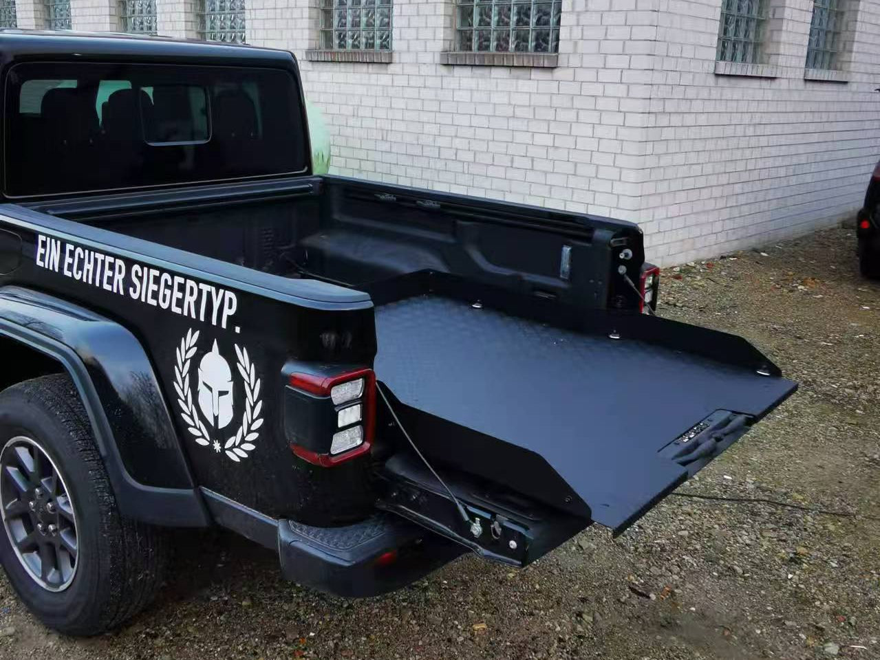 UniUte sliding tray for Jeep Gladiator — roller extension mechanism detail
