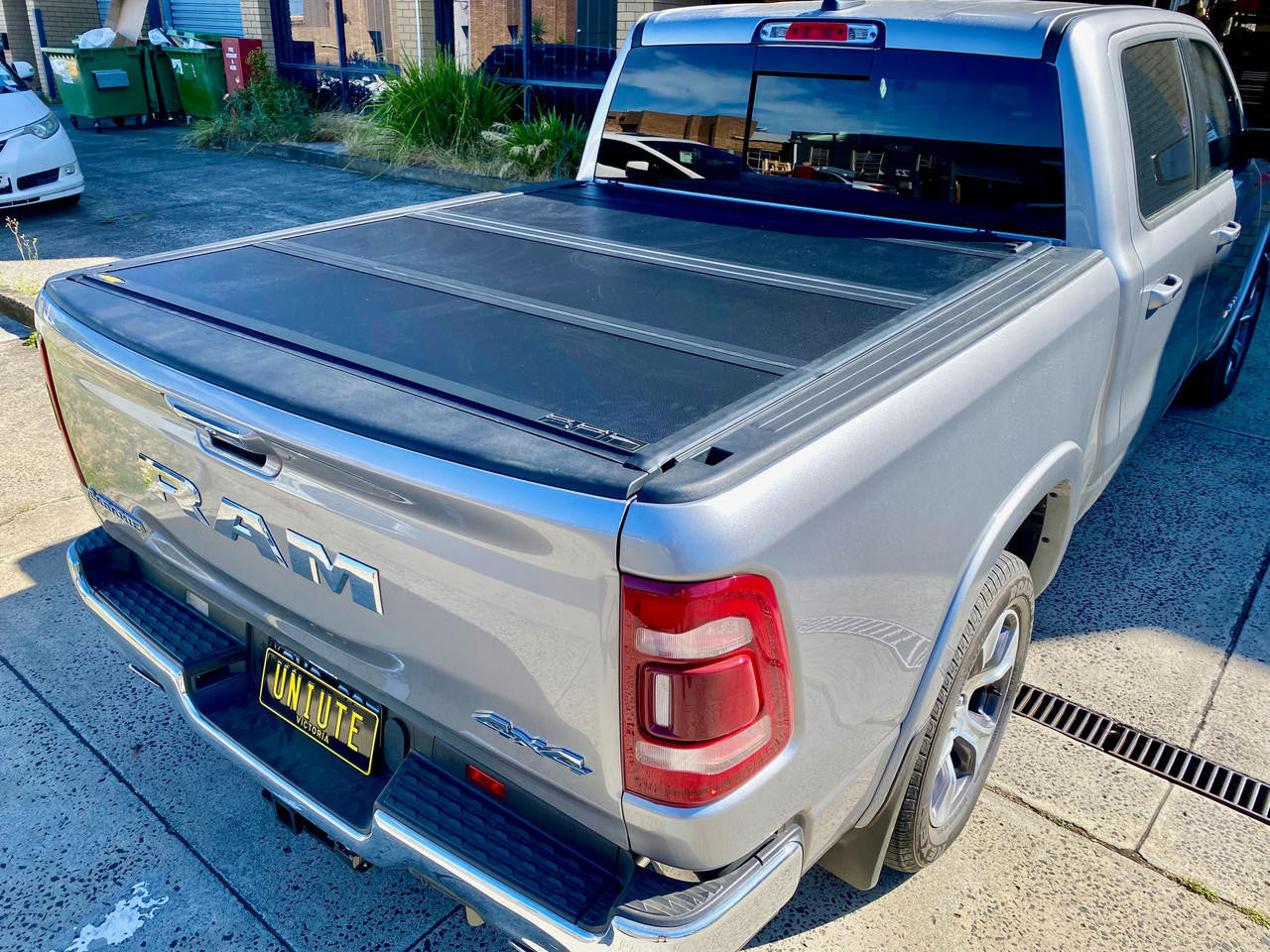 RAM 1500 Quad-Fold Hard Lid Tonneau Cover for RAM 1500 DT 2020-2023 5,7' BED 