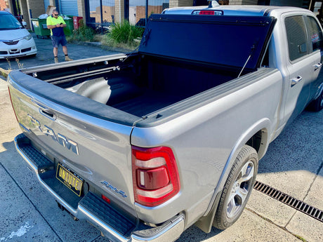 RAM 1500 Quad-Fold Hard Lid Tonneau Cover for RAM 1500 DT 2020-2023 5,7' BED 