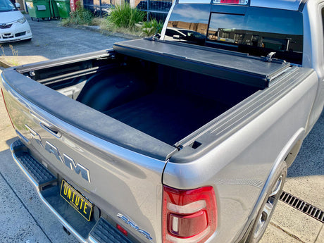 RAM 1500 Quad-Fold Hard Lid Tonneau Cover for RAM 1500 DT 2020-2023 5,7' BED 