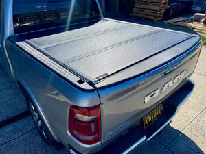 RAM 1500 Quad-Fold Hard Lid Tonneau Cover for RAM 1500 DT 2020-2023 5,7' BED 