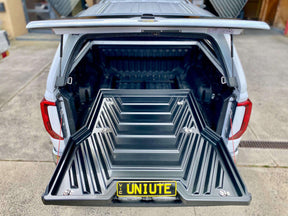 Amarok sliding tray — heavy-duty aluminium construction close-up