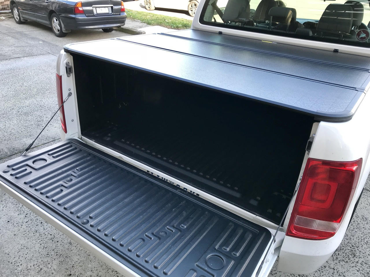 VOLKSWAGEN AMAROK Tri-Fold Hard Lid Tonneau Cover for New Volkswagen Amarok 2023+ 